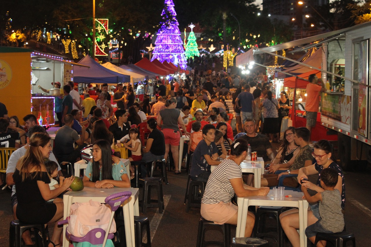 Natal de Foz já atraiu milhares de visitantes a Praça da Paz - Clickfoz