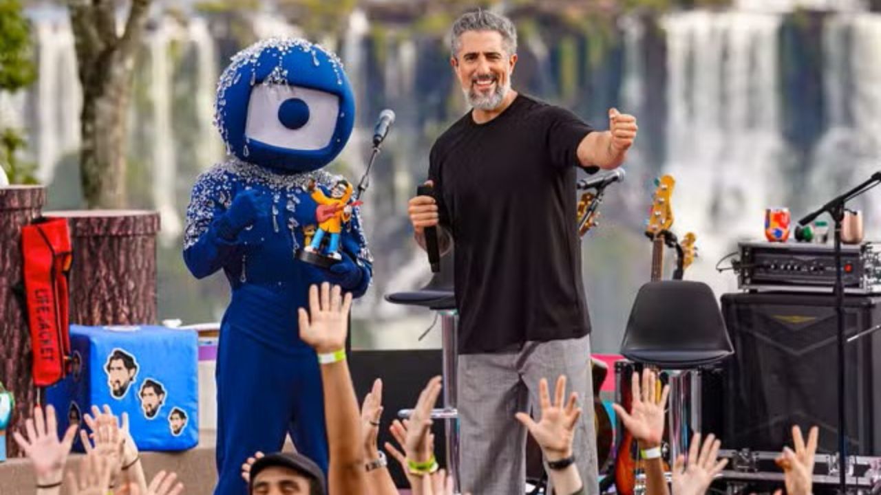Marco Mion e Globolinho durante programa Caldeirão com Mion de Inverno, gravado no Parque Nacional do Iguaçu. Foto: Divulgação TV Globo.